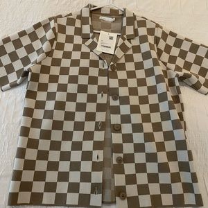 Oak + Fort beige and white checkered button up shirt. Size Medium. NWT.
